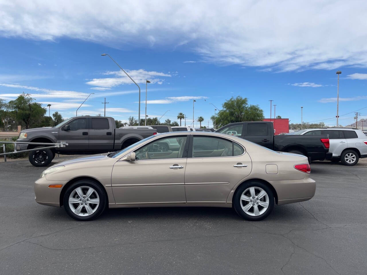 Gold 2005 Lexus ES 330 Base 4dr Sedan 2