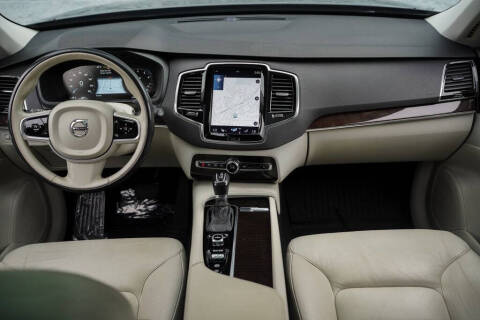 2017 Volvo XC90 T5 Momentum