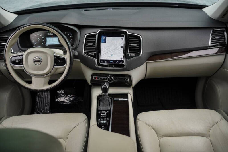 2017 Volvo XC90 T5 Momentum