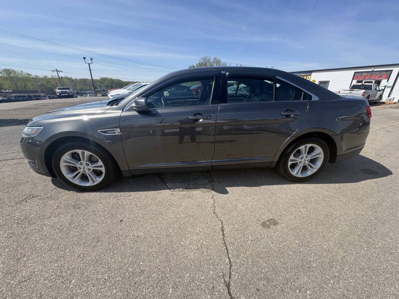 2017 Ford Taurus SEL