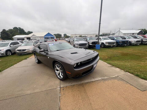 2016 Dodge Challenger SXT Plus