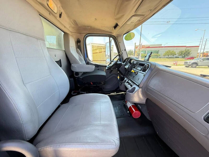 2017 Freightliner M2 106