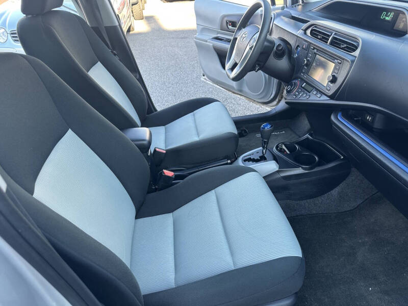 2013 Toyota Prius c Three - Photo 11