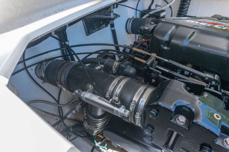 1994 Donzi Marine Classic 22