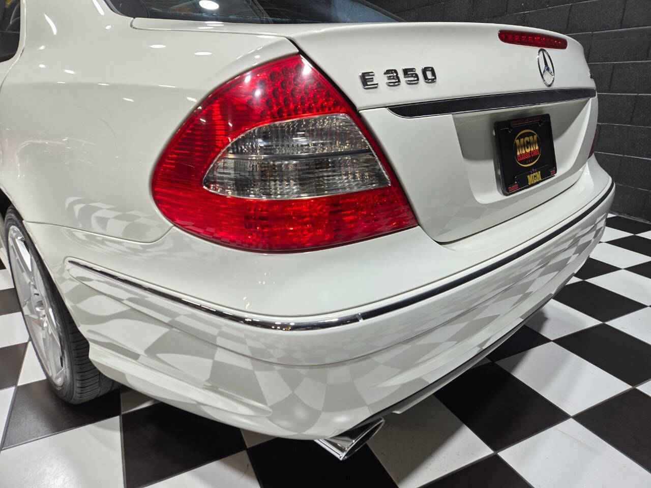 2009 Mercedes-Benz E-Class 20