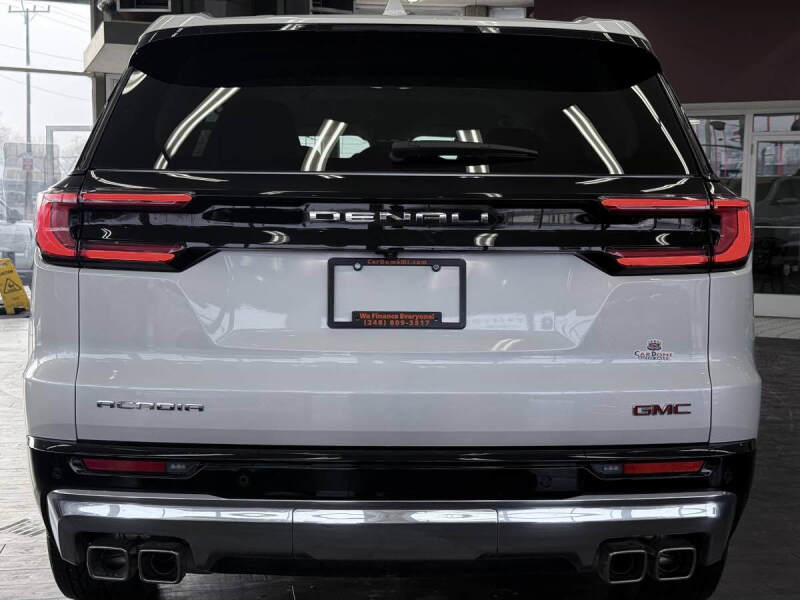 2024 GMC Acadia Denali