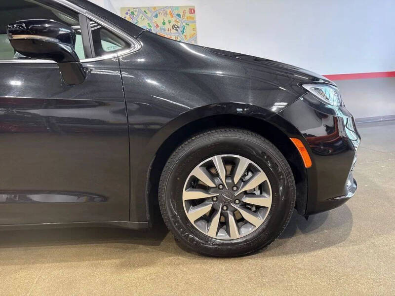 2024 Chrysler Pacifica Plug-In Hybrid Select