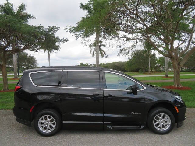 2022 Chrysler Pacifica Touring L