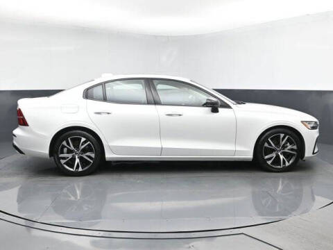 2024 Volvo S60 B5 Core Dark Theme