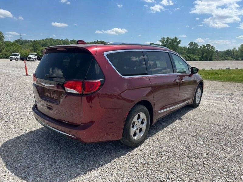 2017 Chrysler Pacifica Touring-L Plus
