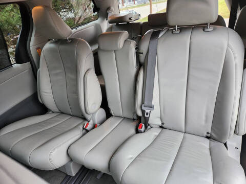 2013 Toyota Sienna XLE 8-Passenger