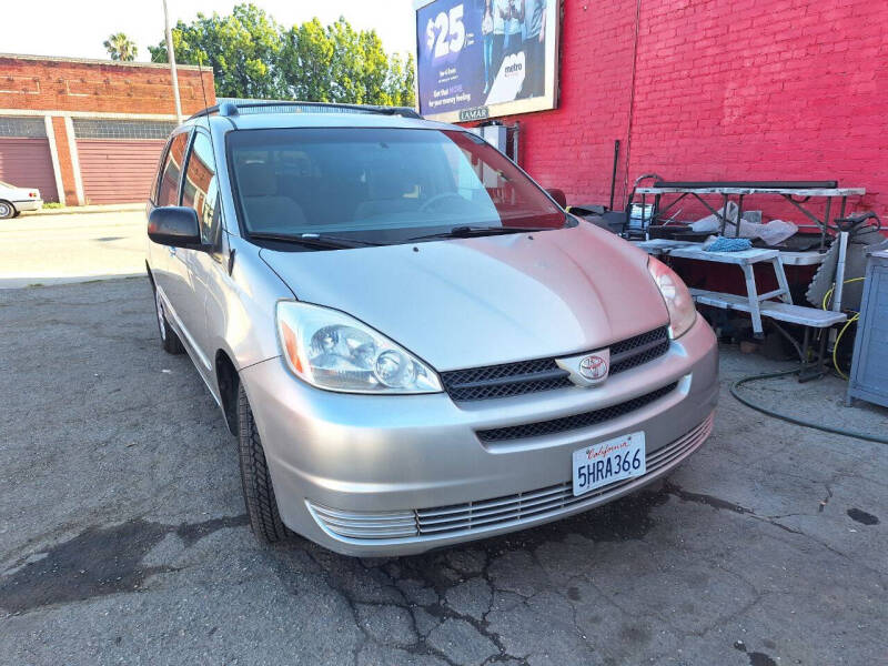 2004 Toyota Sienna LE 8 Passenger