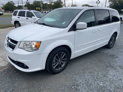 2017 Dodge Grand Caravan for sale at LAURINBURG AUTO SALES in Laurinburg NC