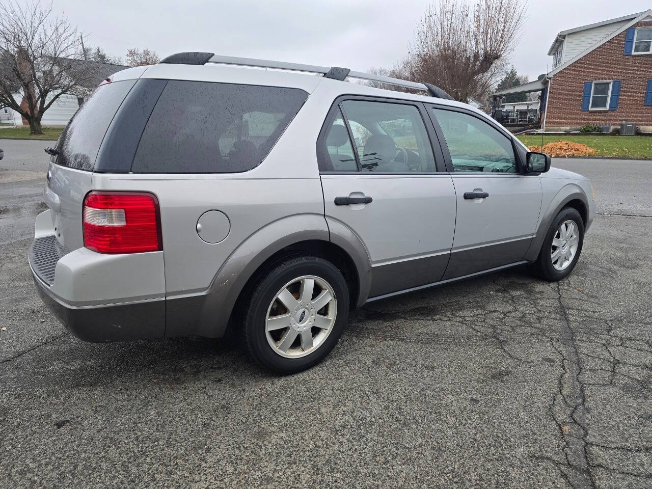 2005 Ford Freestyle for sale at QUEENSGATE AUTO SALES in York, PA