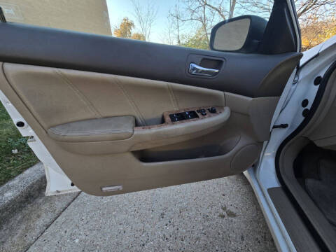 2005 Honda Accord Hybrid w/Navi