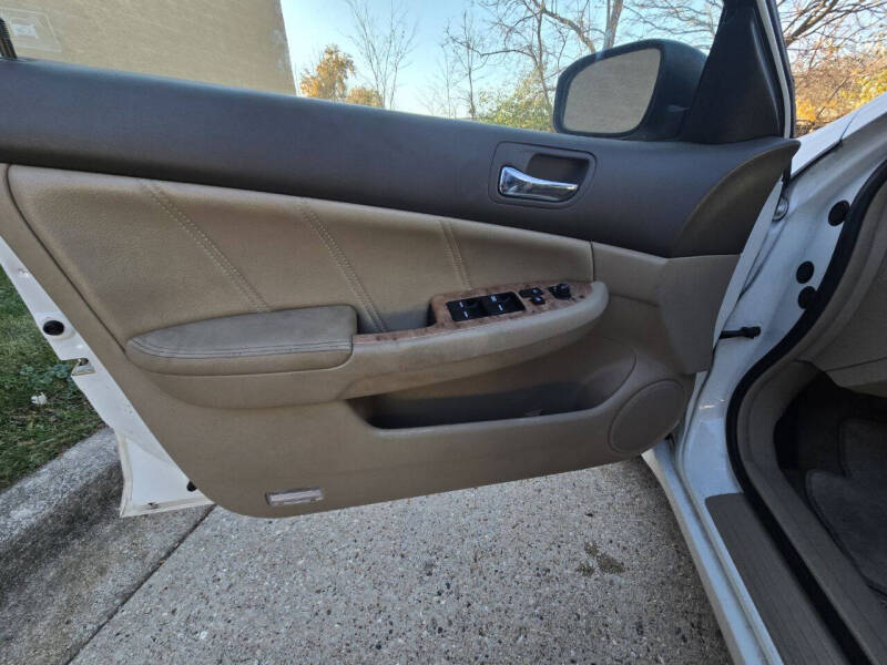 2005 Honda Accord Hybrid w/Navi