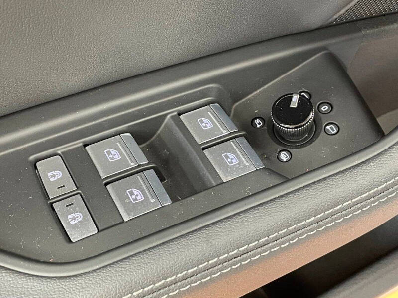 2022 Audi e-tron quattro Premium Plus