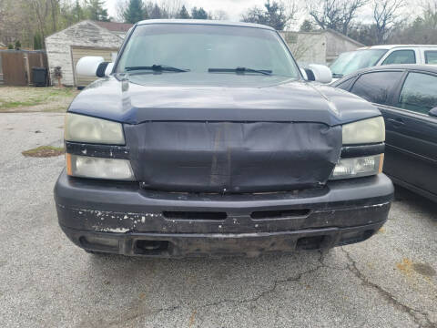 2005 Chevrolet Silverado 1500 for sale at Unique Motors in Rock Island IL