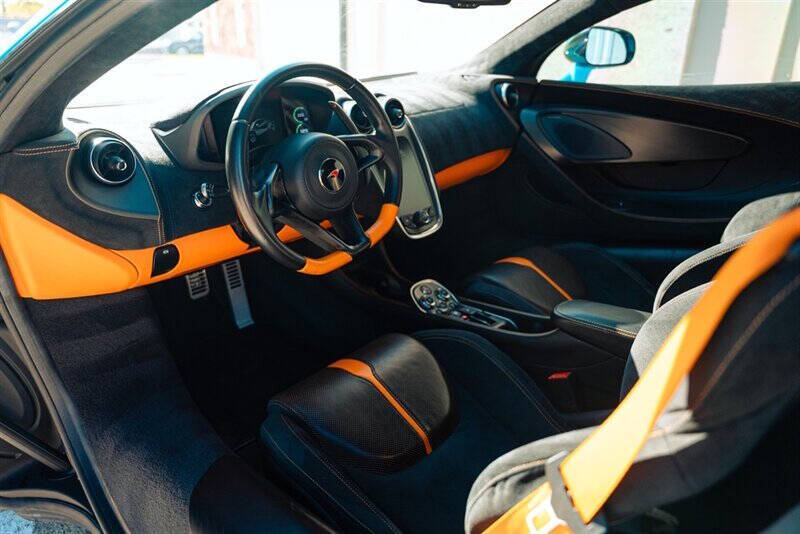 2017 McLaren 570GT