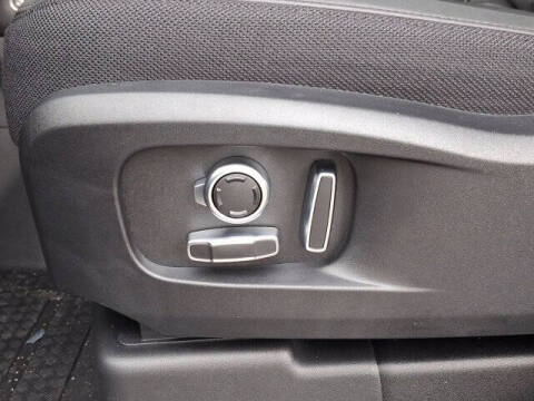 2025 Land Rover Defender 130 V8 P500