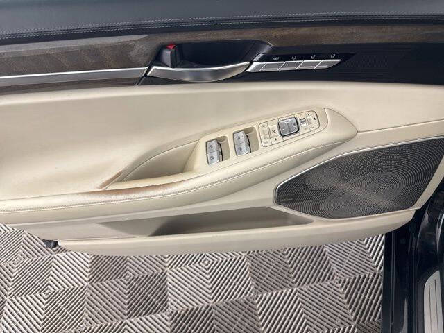 2017 Genesis G90