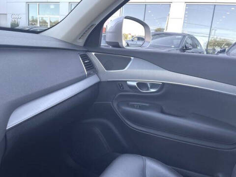 2025 Volvo XC90 B5 Core Bright Theme