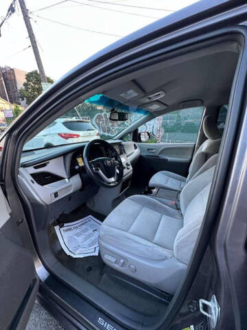 2017 Toyota Sienna LE 7-Passenger