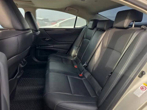 2019 Lexus ES 300h