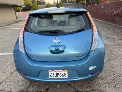 2011 Nissan LEAF SV