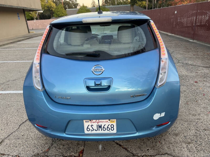 2011 Nissan LEAF SV