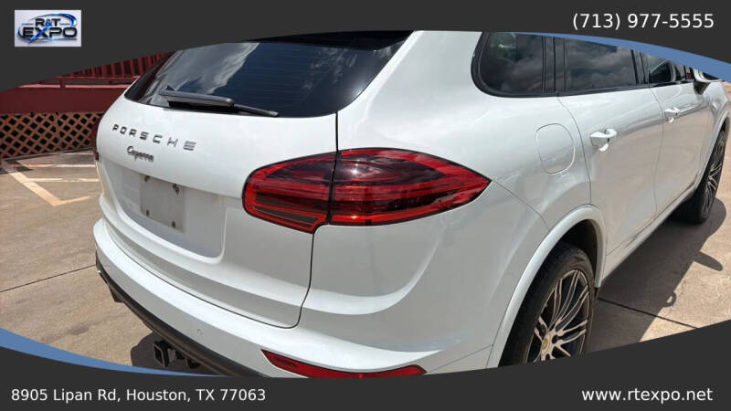 2017 Porsche Cayenne Platinum Edition