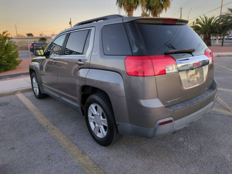 2011 GMC Terrain null photo 3