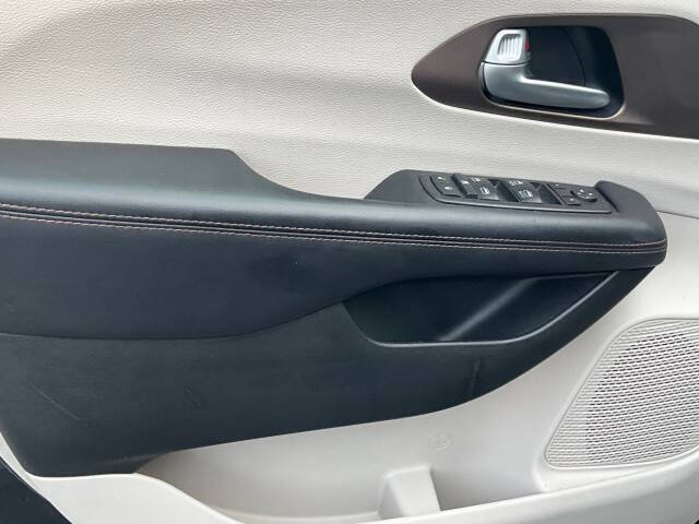 2017 Chrysler Pacifica LX