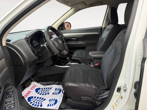 2017 Mitsubishi Outlander ES