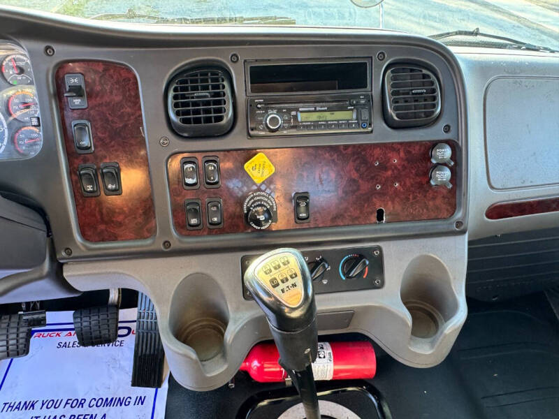 2017 Freightliner M2 106