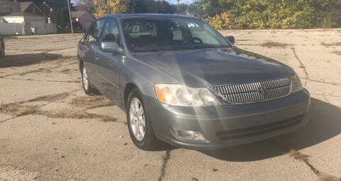 2000 Toyota Avalon for sale at Square Business Automotive in Milwaukee WI
