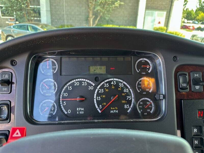 2006 Freightliner M2 106