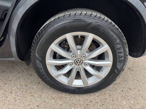 2016 Volkswagen Touareg VR6 Sport