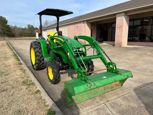 2012 John Deere 4120 TRACTOR