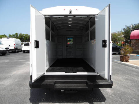 2025 Ford E-350