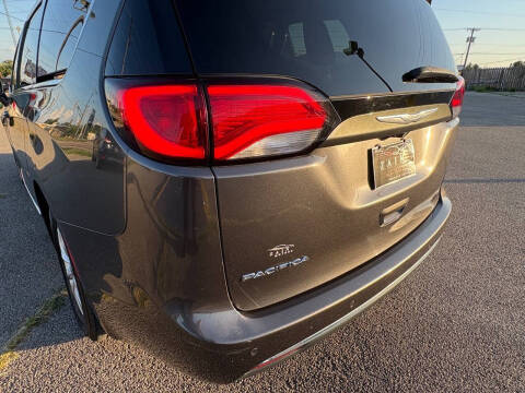 2017 Chrysler Pacifica Touring-L