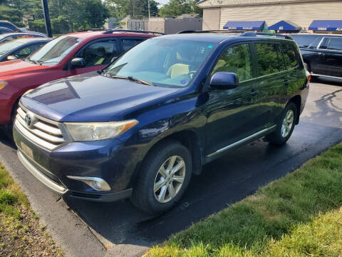 2012 Toyota Highlander for sale at Topham Automotive Inc. in Middleboro MA