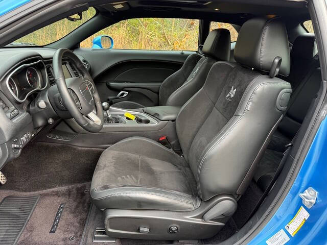 2016 Dodge Challenger 392 HEMI Scat Pack Shaker