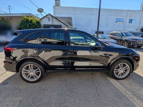2017 Porsche Cayenne Platinum Edition