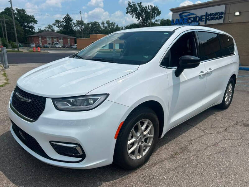 2025 Chrysler Pacifica Select