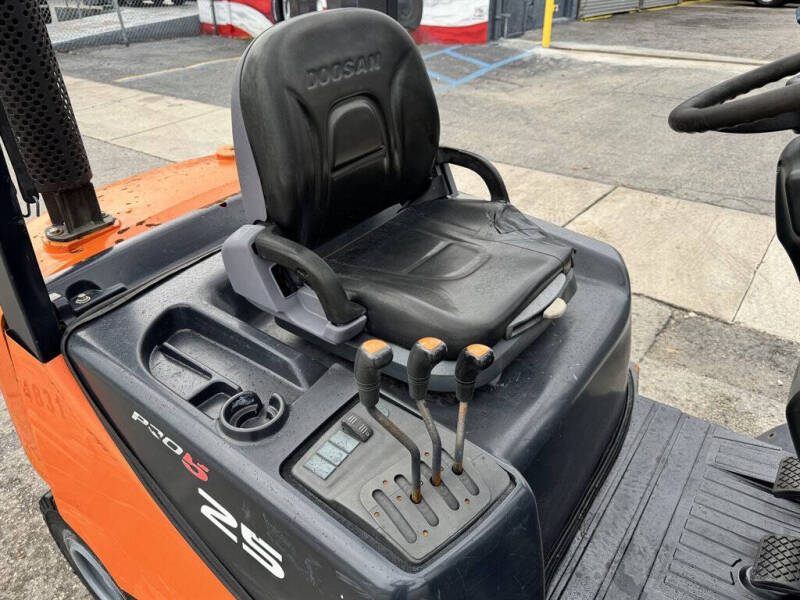 2007 Doosan D25s-5