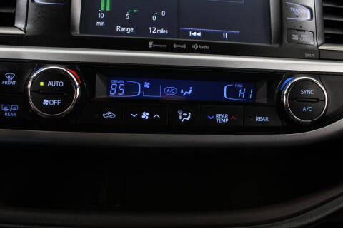 2017 Toyota Highlander SE