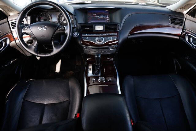 2017 Infiniti Q70 3.7