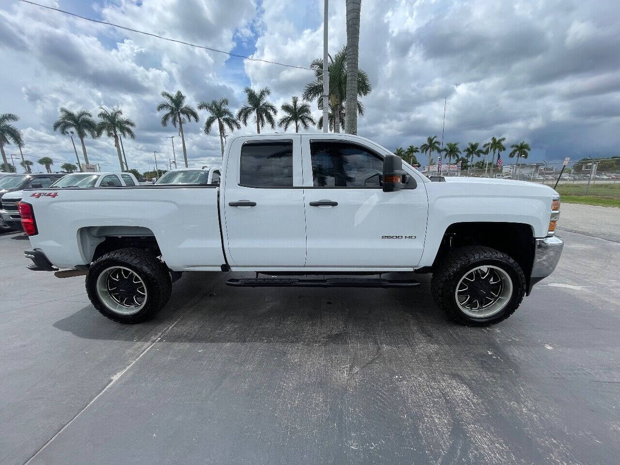 2019 Chevrolet Silverado HD Pickup - $37,900
