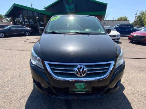 2013 Volkswagen Routan SE
